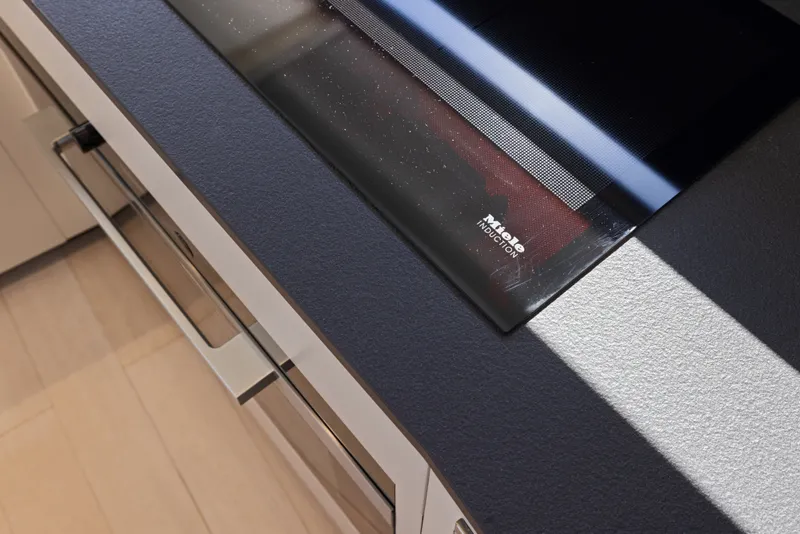 Slide: The Image of Azimut Magellano 25M 2026 - 103