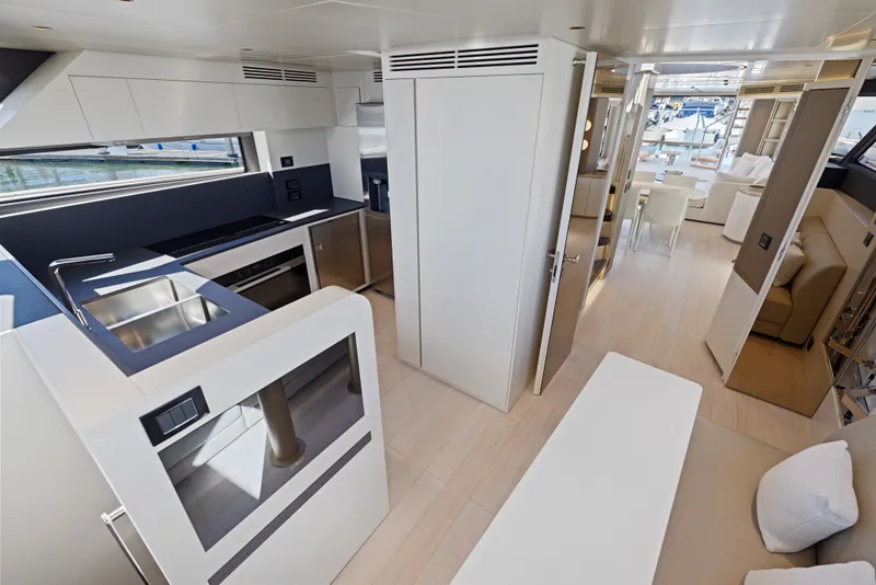 Slide: The Image of Azimut Magellano 25M 2026 - 105