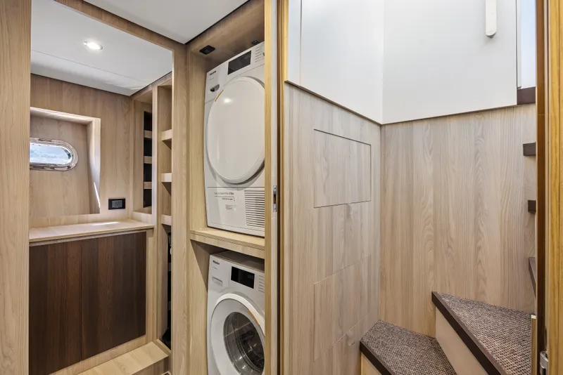 Slide: The Image of Azimut Magellano 25M 2026 - 115