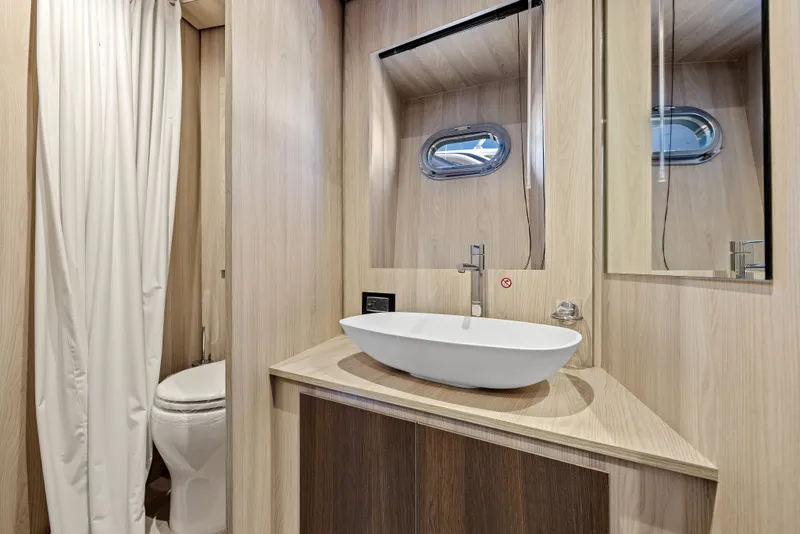 Slide: The Image of Azimut Magellano 25M 2026 - 116