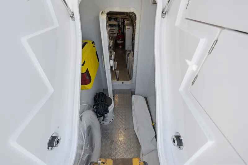 Slide: The Image of Azimut Magellano 25M 2026 - 121