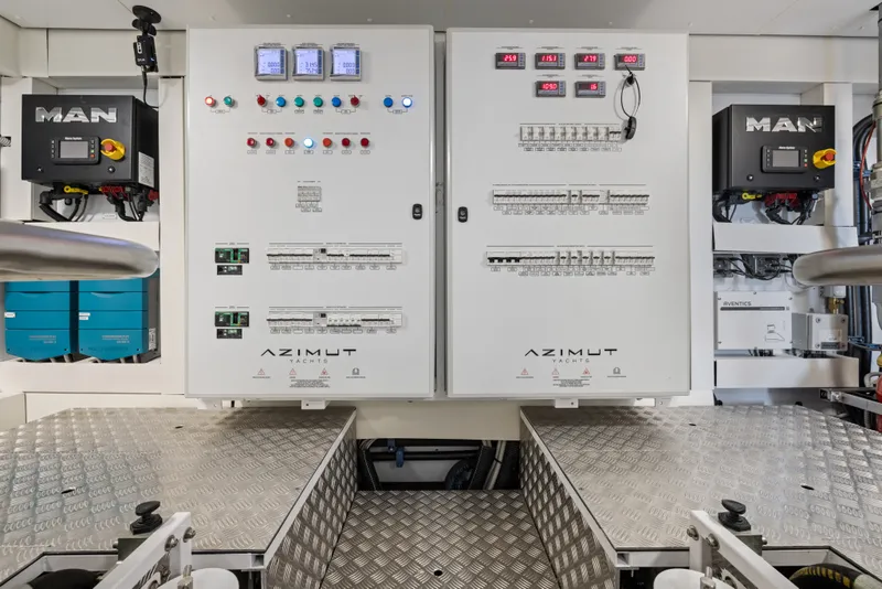 Slide: The Image of Azimut Magellano 25M 2026 - 129