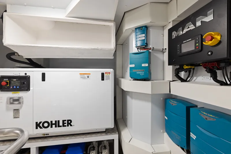 Slide: The Image of Azimut Magellano 25M 2026 - 130