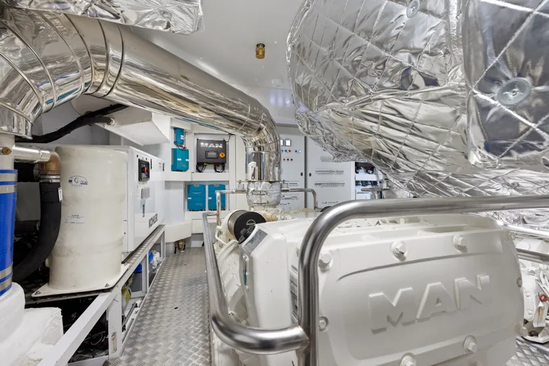 Slide: The Image of Azimut Magellano 25M 2026 - 132