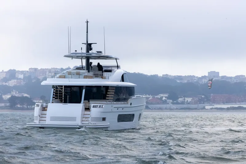 Slide: The Image of Azimut Magellano 25M 2026 - 24