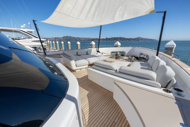 Slide: The Image of Azimut Magellano 25M 2026 - 35