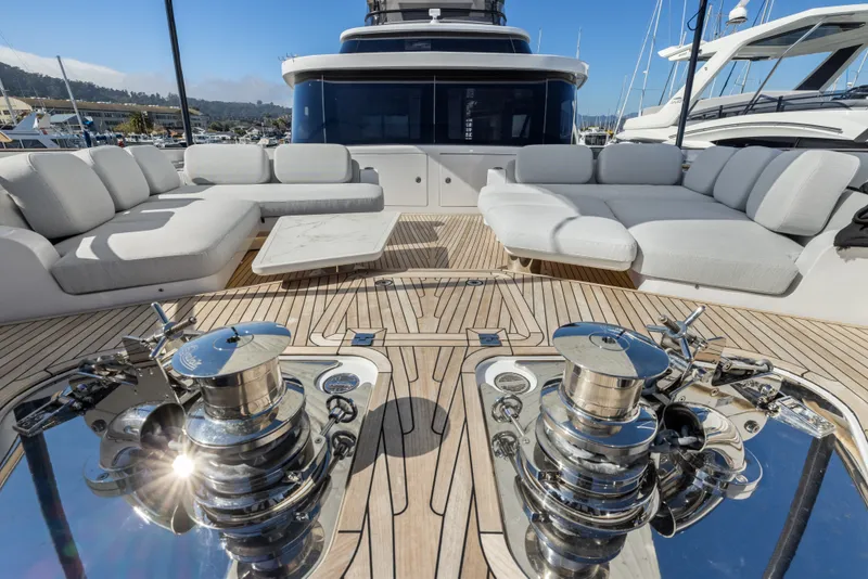 Slide: The Image of Azimut Magellano 25M 2026 - 40