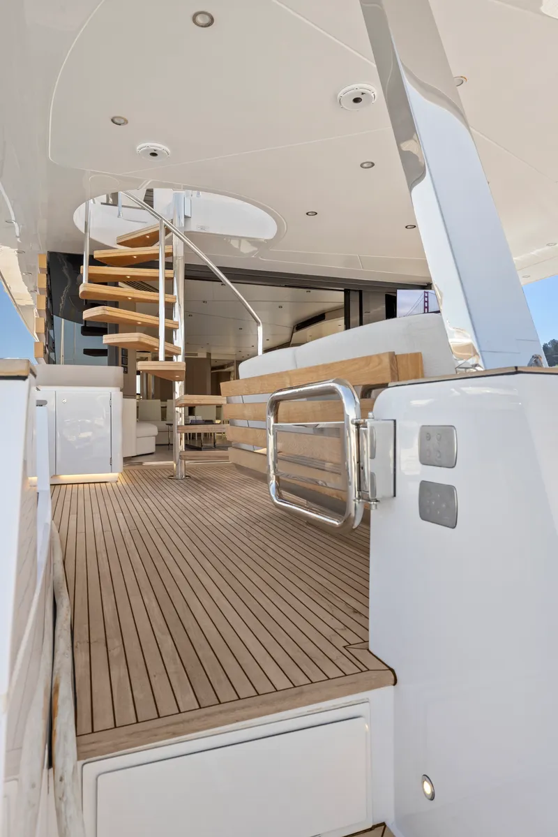 Slide: The Image of Azimut Magellano 25M 2026 - 62