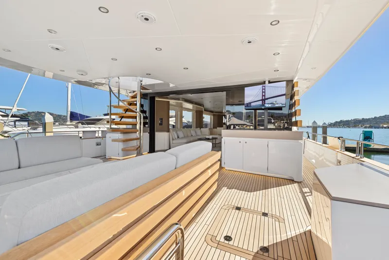 Slide: The Image of Azimut Magellano 25M 2026 - 64