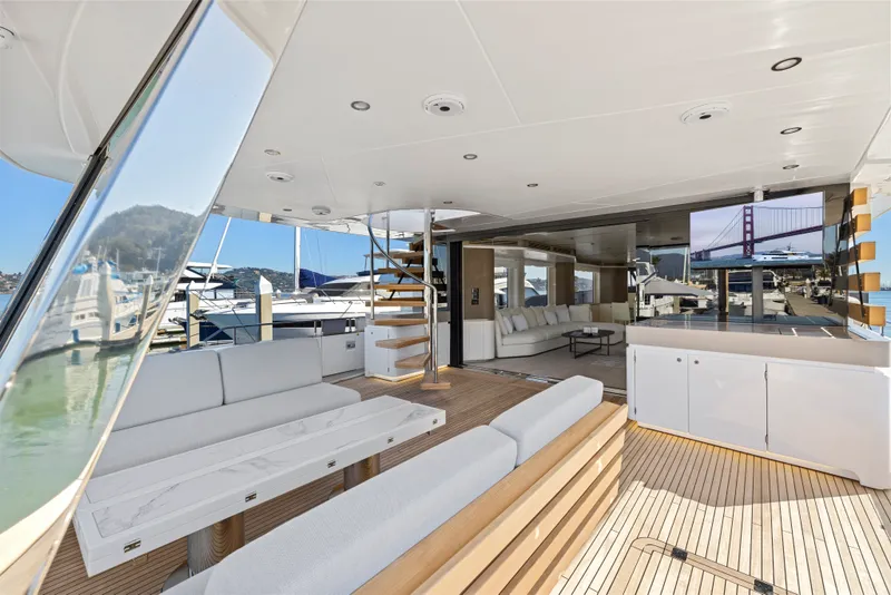 Slide: The Image of Azimut Magellano 25M 2026 - 65