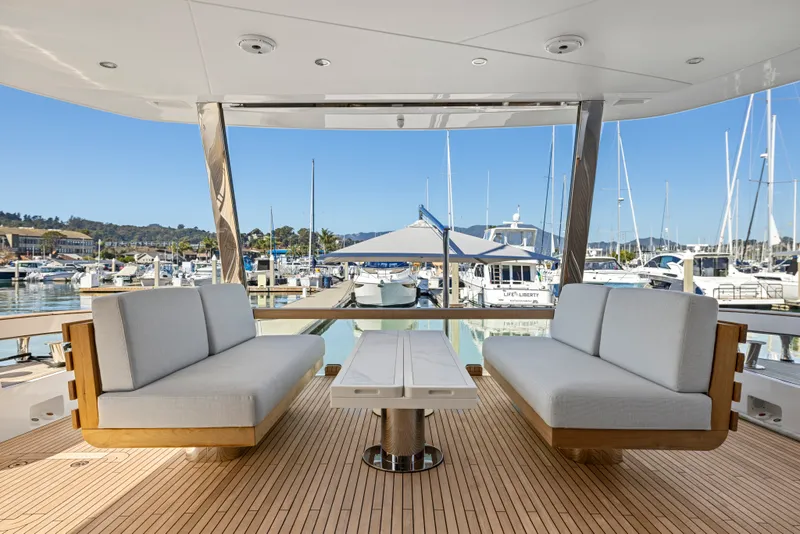 Slide: The Image of Azimut Magellano 25M 2026 - 70