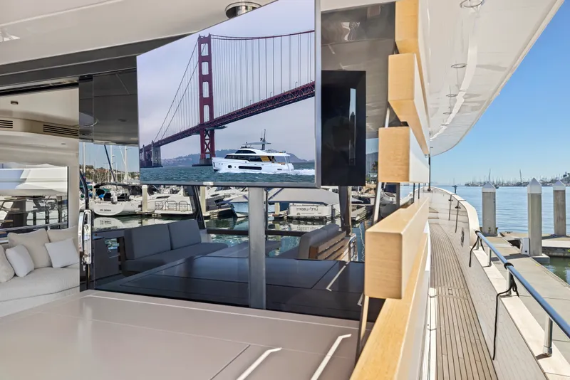 Slide: The Image of Azimut Magellano 25M 2026 - 72