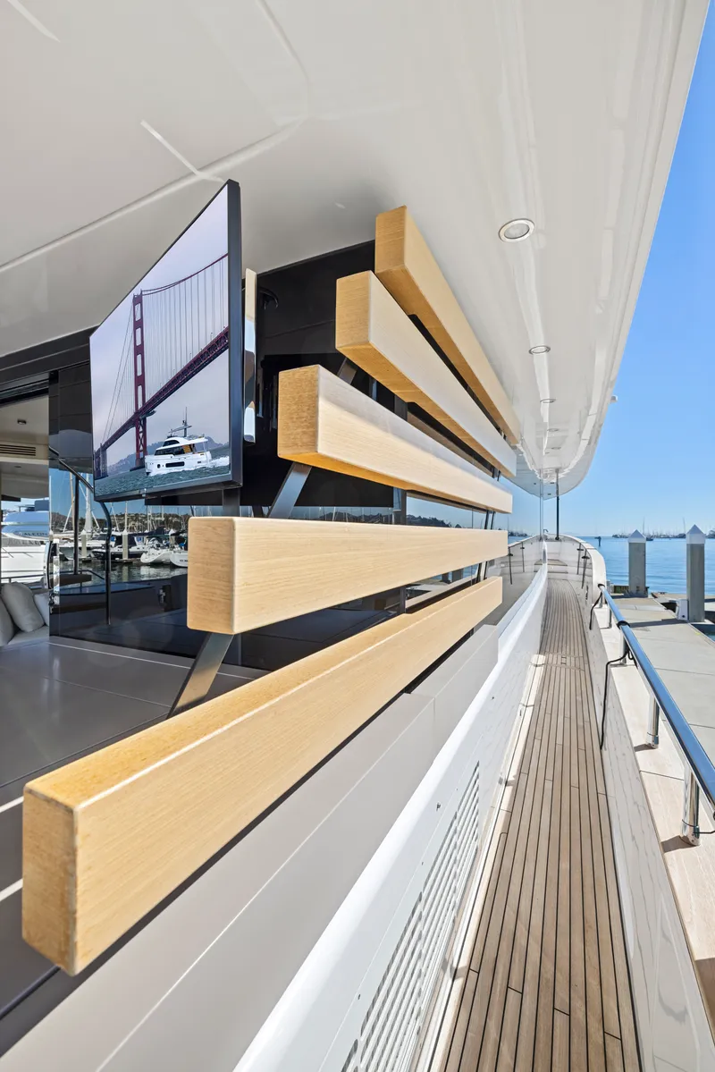 Slide: The Image of Azimut Magellano 25M 2026 - 75