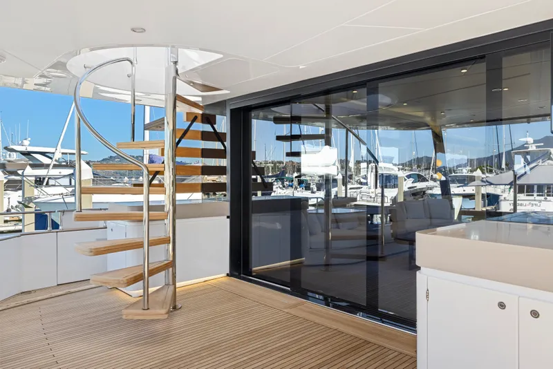 Slide: The Image of Azimut Magellano 25M 2026 - 76