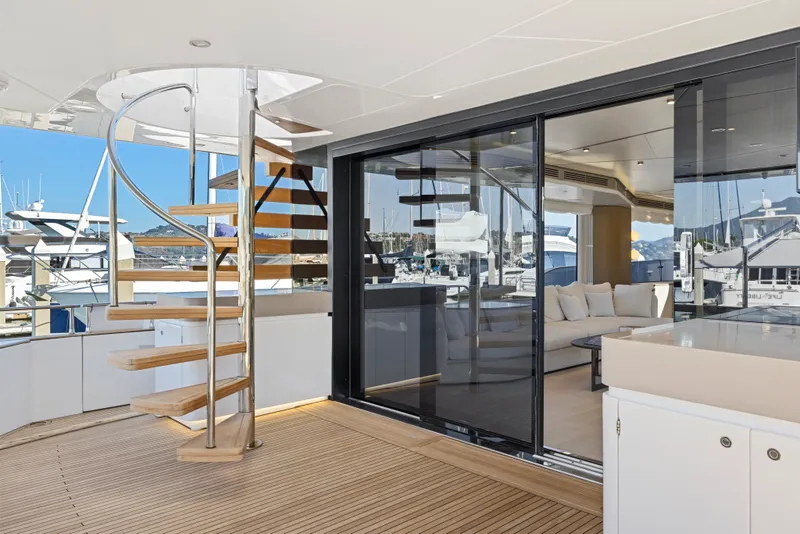 Slide: The Image of Azimut Magellano 25M 2026 - 77