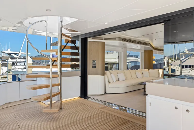 Slide: The Image of Azimut Magellano 25M 2026 - 78