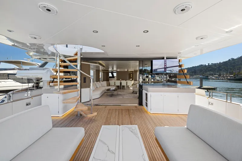 Slide: The Image of Azimut Magellano 25M 2026 - 81