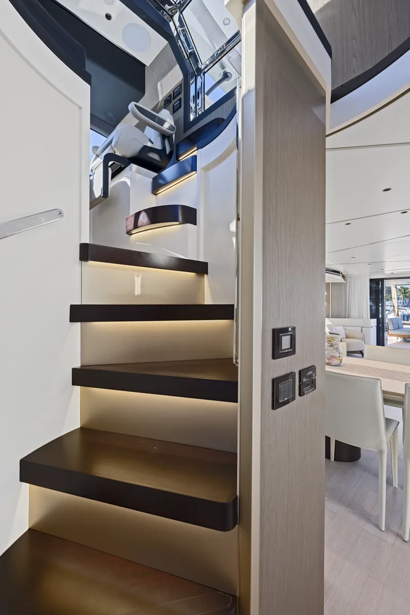 Slide: The Image of Azimut Magellano 25M 2026 - 92