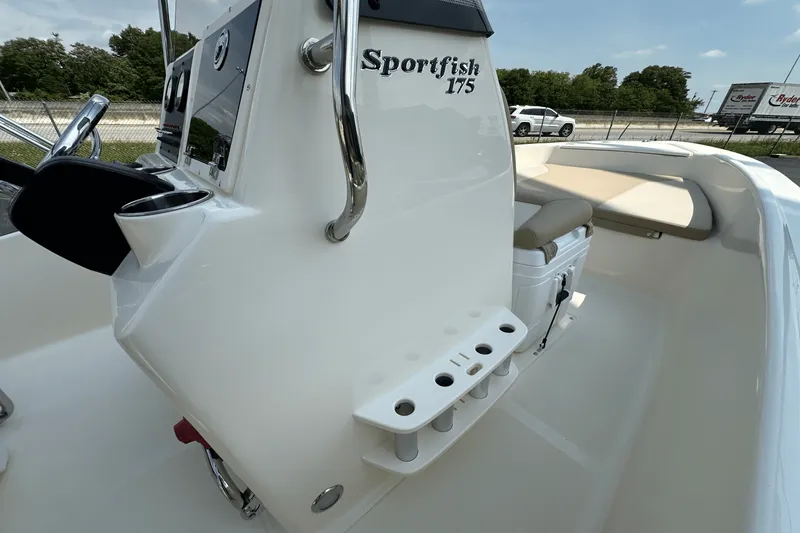 Slide: The Image of Scout 175 Sportfish 2025 - 14