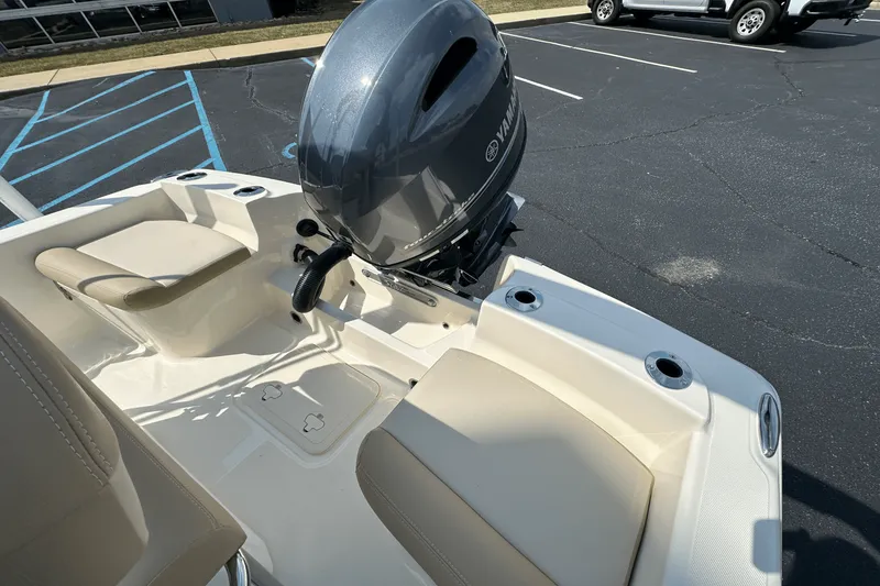 Slide: The Image of Scout 175 Sportfish 2025 - 7