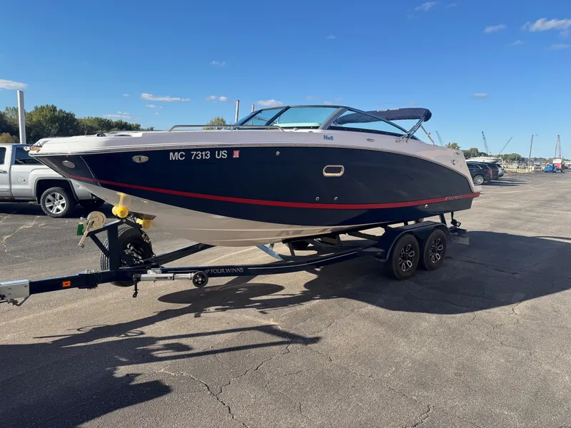 Slide: The Image of Four Winns HD 3 2022 - 0