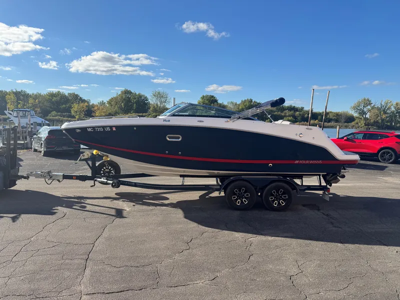 Slide: The Image of Four Winns HD 3 2022 - 1