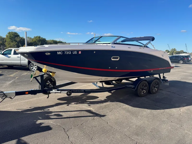 Slide: The Image of Four Winns HD 3 2022 - 2