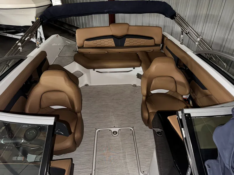 Slide: The Image of Four Winns HD 3 2022 - 5