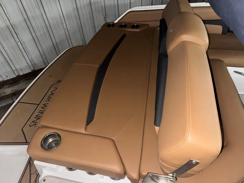 Slide: The Image of Four Winns HD 3 2022 - 8