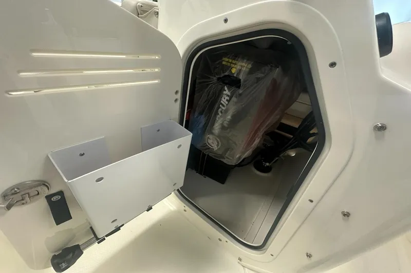 Slide: The Image of Boston Whaler 170 Montauk 2026 - 11