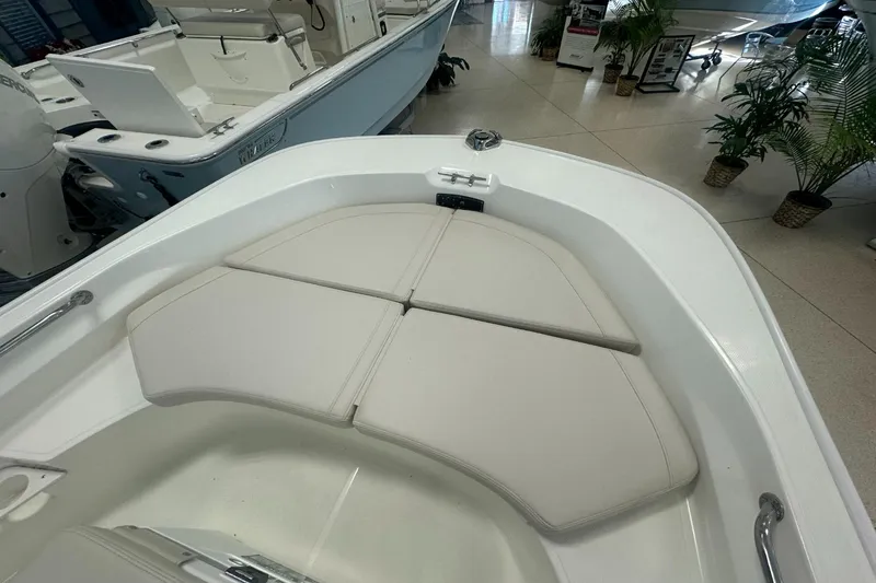 Slide: The Image of Boston Whaler 170 Montauk 2026 - 14