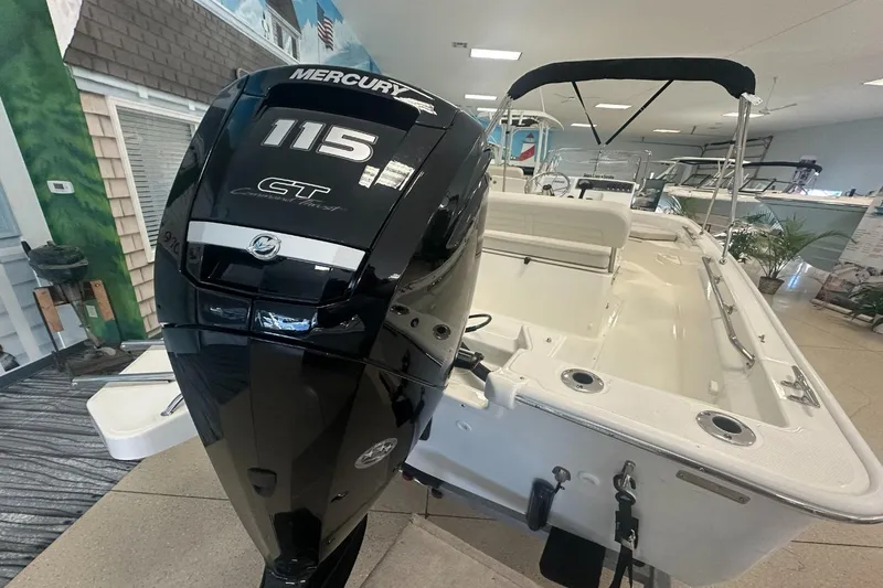 Slide: The Image of Boston Whaler 170 Montauk 2026 - 4