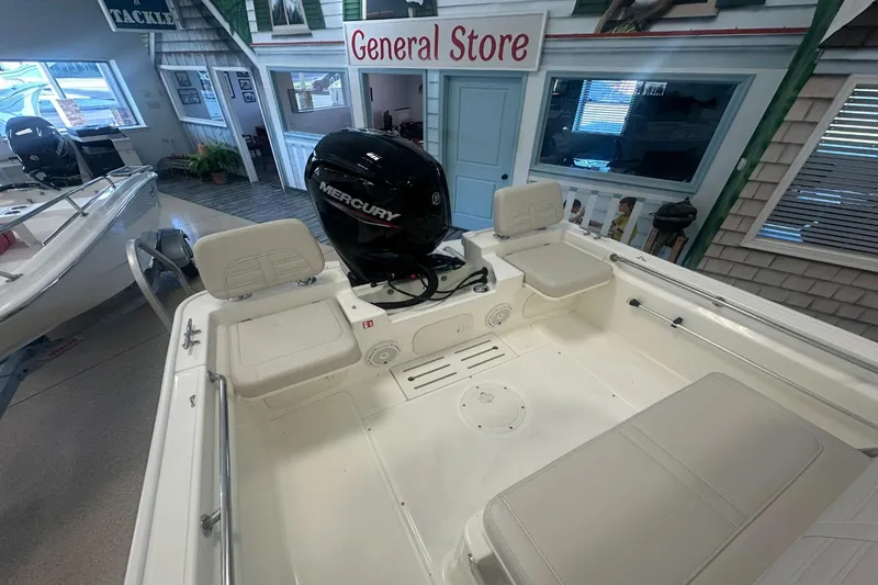 Slide: The Image of Boston Whaler 170 Montauk 2026 - 5