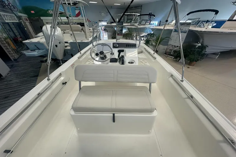 Slide: The Image of Boston Whaler 170 Montauk 2026 - 6