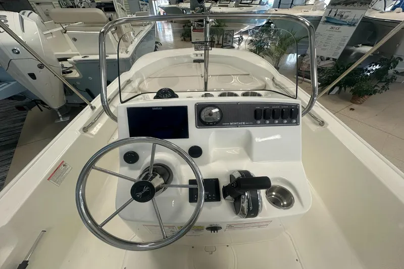 Slide: The Image of Boston Whaler 170 Montauk 2026 - 9