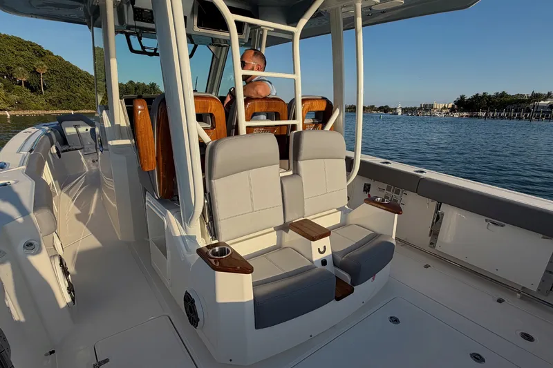 Slide: The Image of Boston Whaler 360 Outrage 2026 - 12