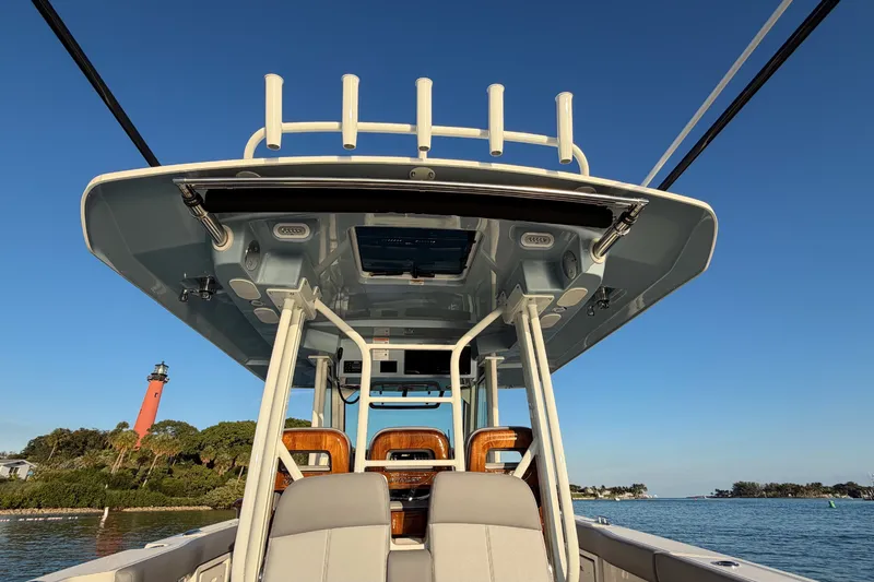 Slide: The Image of Boston Whaler 360 Outrage 2026 - 14