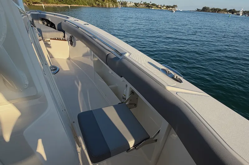 Slide: The Image of Boston Whaler 360 Outrage 2026 - 16