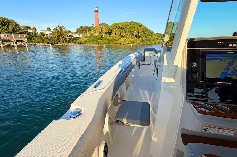 Slide: The Image of Boston Whaler 360 Outrage 2026 - 17