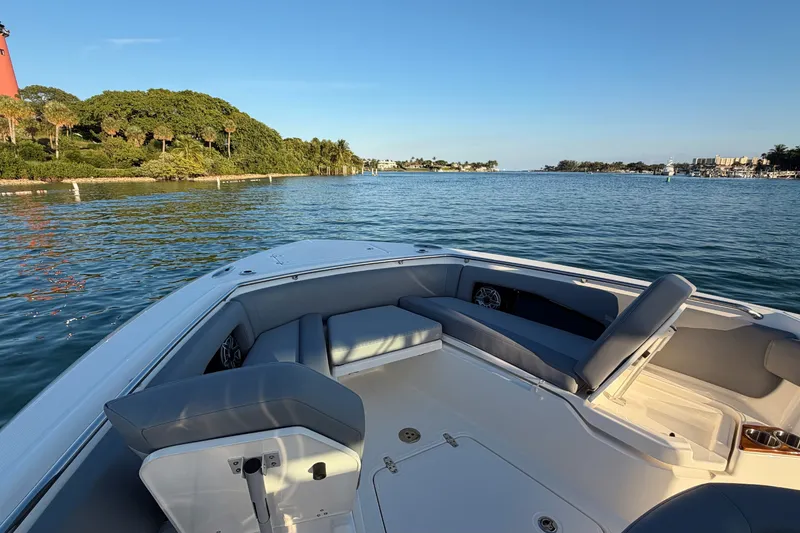 Slide: The Image of Boston Whaler 360 Outrage 2026 - 18