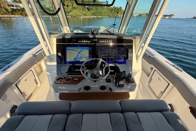 Slide: The Image of Boston Whaler 360 Outrage 2026 - 19