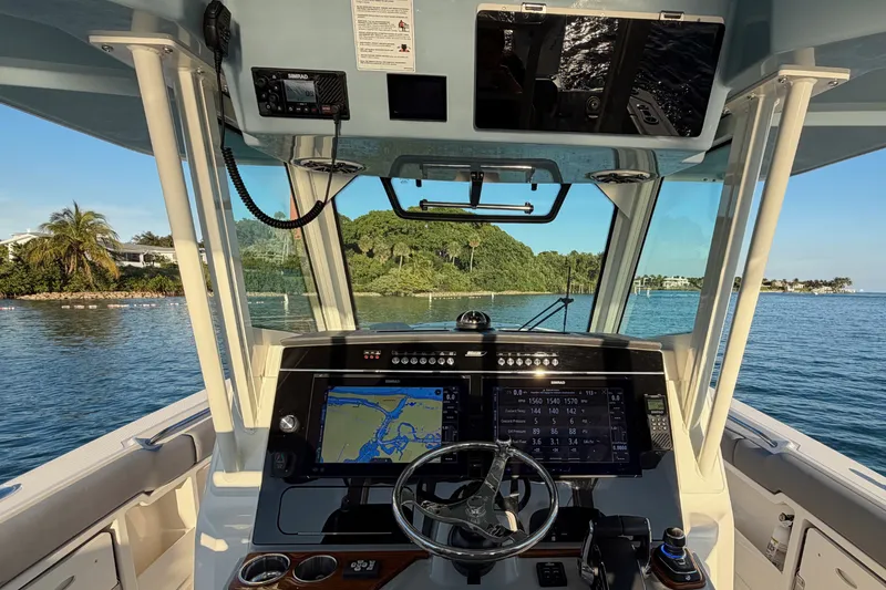 Slide: The Image of Boston Whaler 360 Outrage 2026 - 21