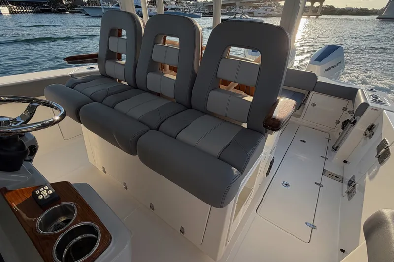 Slide: The Image of Boston Whaler 360 Outrage 2026 - 24