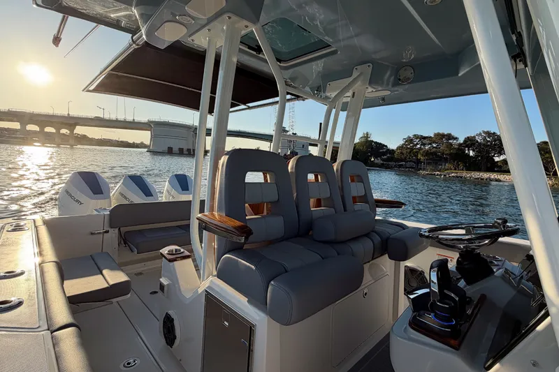 Slide: The Image of Boston Whaler 360 Outrage 2026 - 25