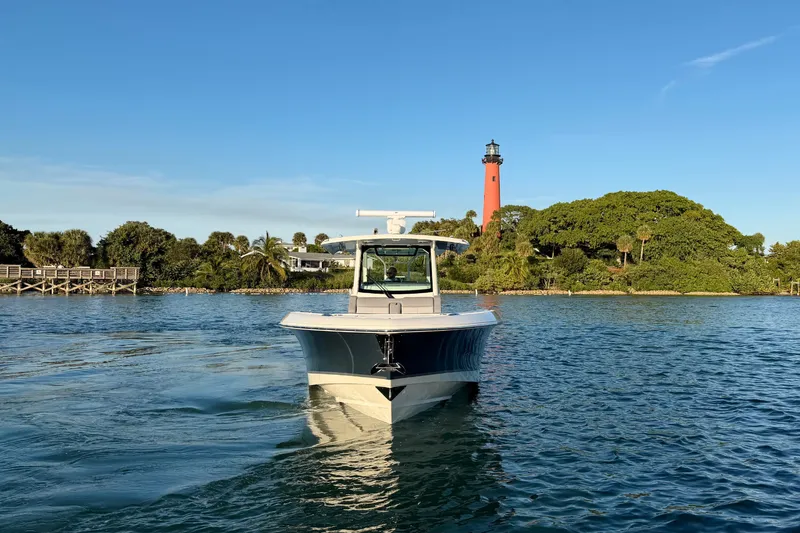 Slide: The Image of Boston Whaler 360 Outrage 2026 - 3