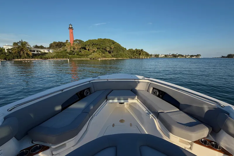 Slide: The Image of Boston Whaler 360 Outrage 2026 - 30