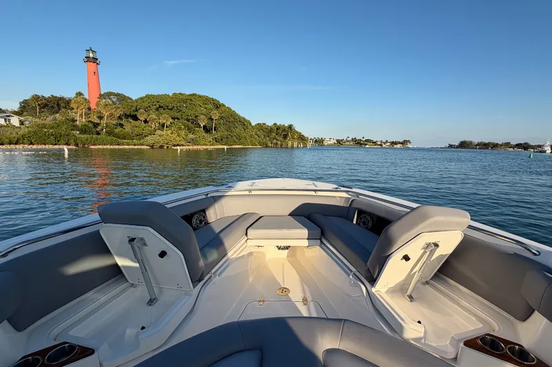 Slide: The Image of Boston Whaler 360 Outrage 2026 - 31