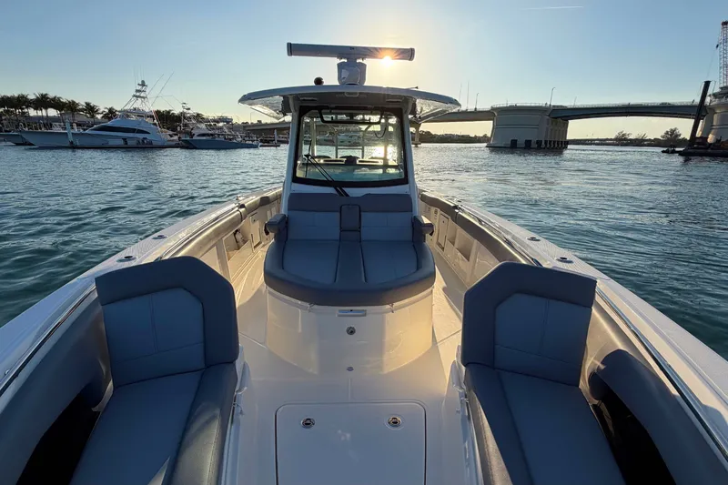 Slide: The Image of Boston Whaler 360 Outrage 2026 - 32