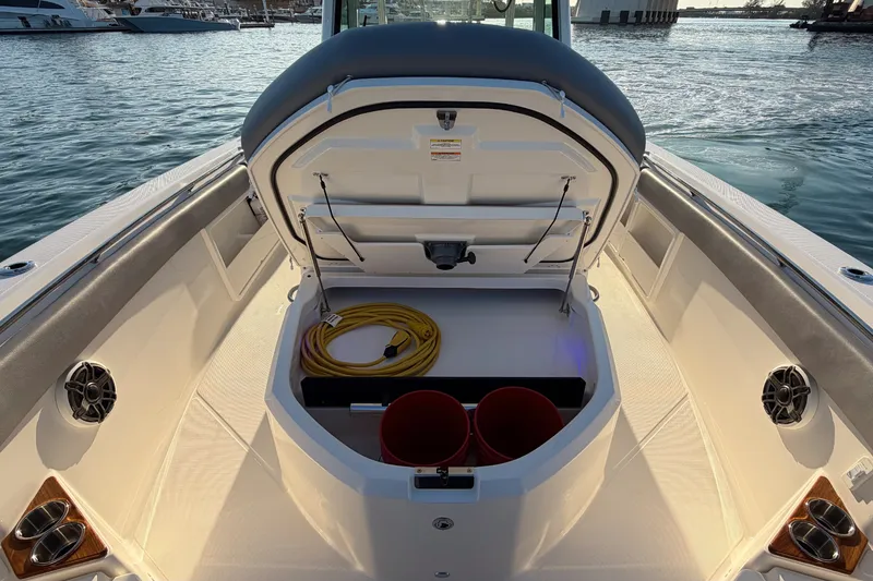 Slide: The Image of Boston Whaler 360 Outrage 2026 - 37