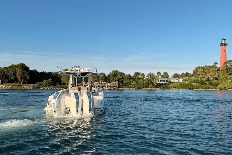 Slide: The Image of Boston Whaler 360 Outrage 2026 - 4